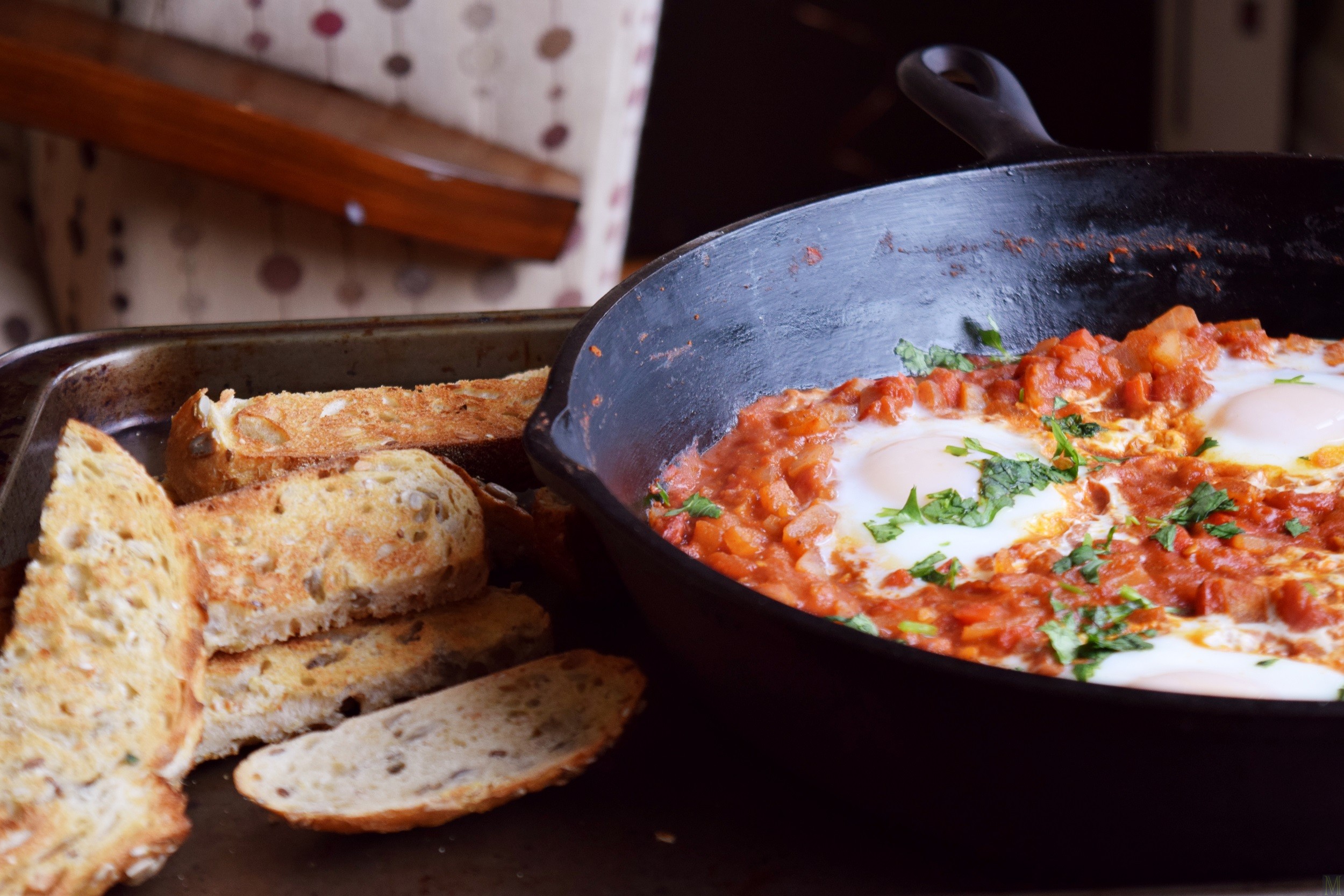 http://www.makeitlikeaman.com/wp-content/uploads/2021/01/Shakshuka-004.jpg